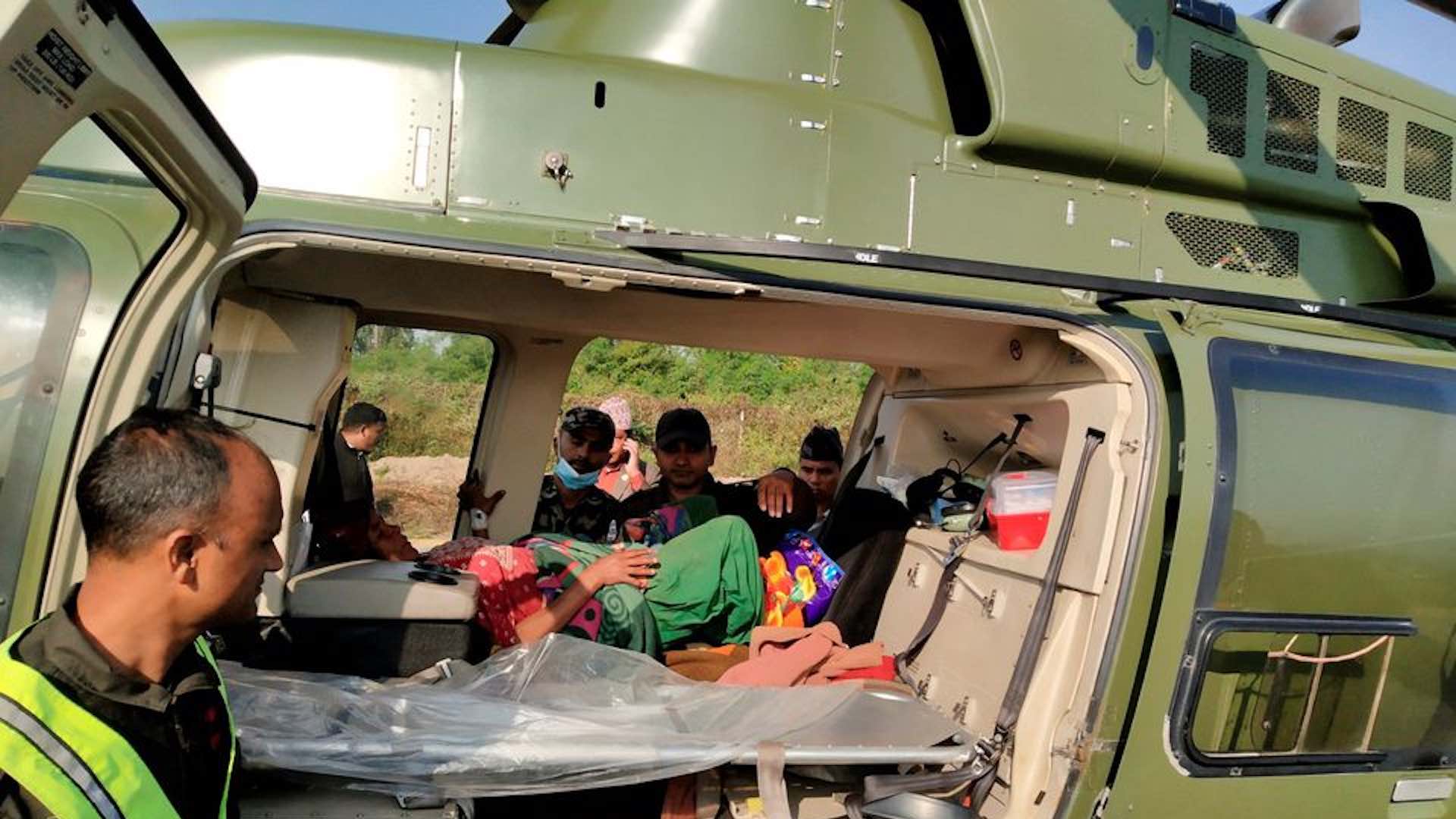 ارتفاع عدد ضحايا زلزال نيبال إلى 157 شخصا وسط تكثيف البحث عن ناجين